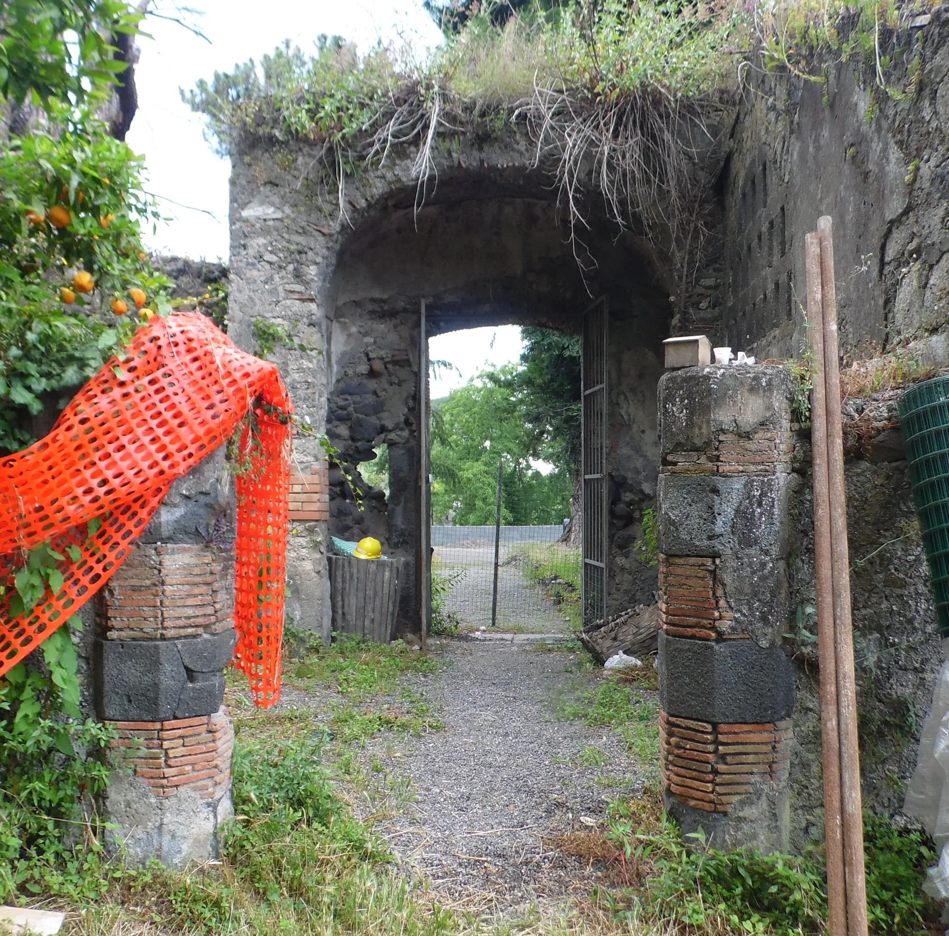 Restauro Palazzo Mediceo - Stato prima del restauro, confronto 1